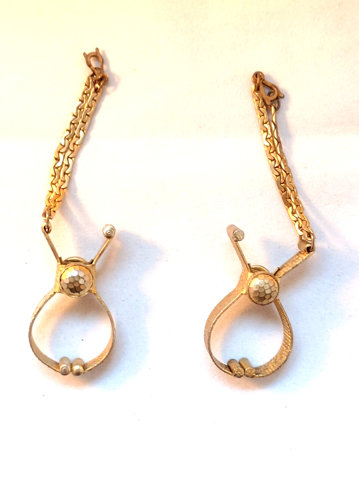 Two Vintage 1950s Gold Tone Glove Clip Purse Ring Holder in Good Condition