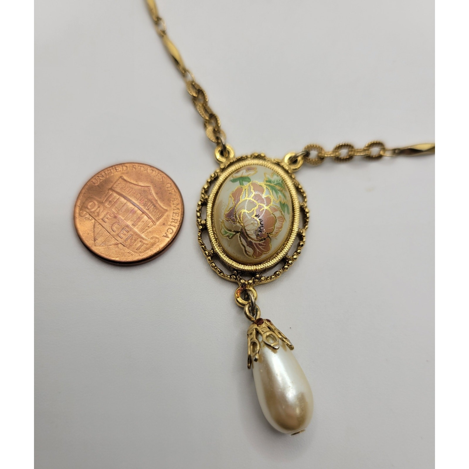 Rare Vintage 1928 Flower Cabochon Pendant Necklace Faux Pearl Barrel Clasp 18″