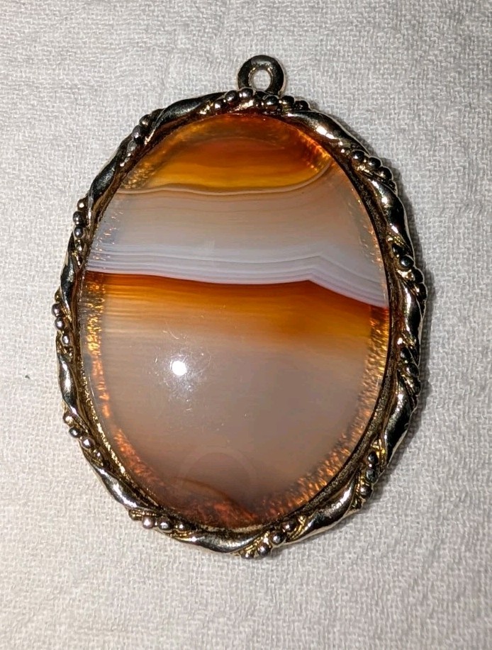 Natural Banded Agate White Brown Orange Oval Pendant Gold Tone Metal Accessory