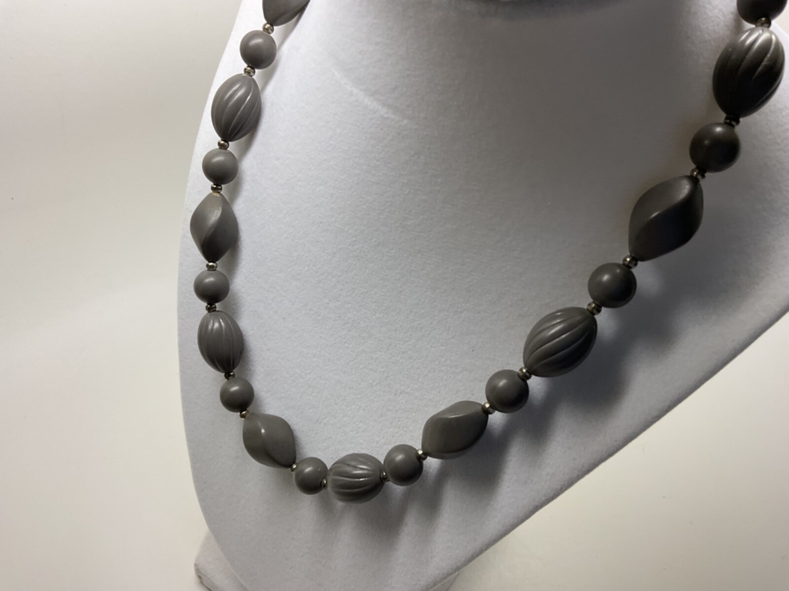 NWT! VTG GENUINE LUCITE GRAY BEAD NECKLACE MADE IN HONG KONG