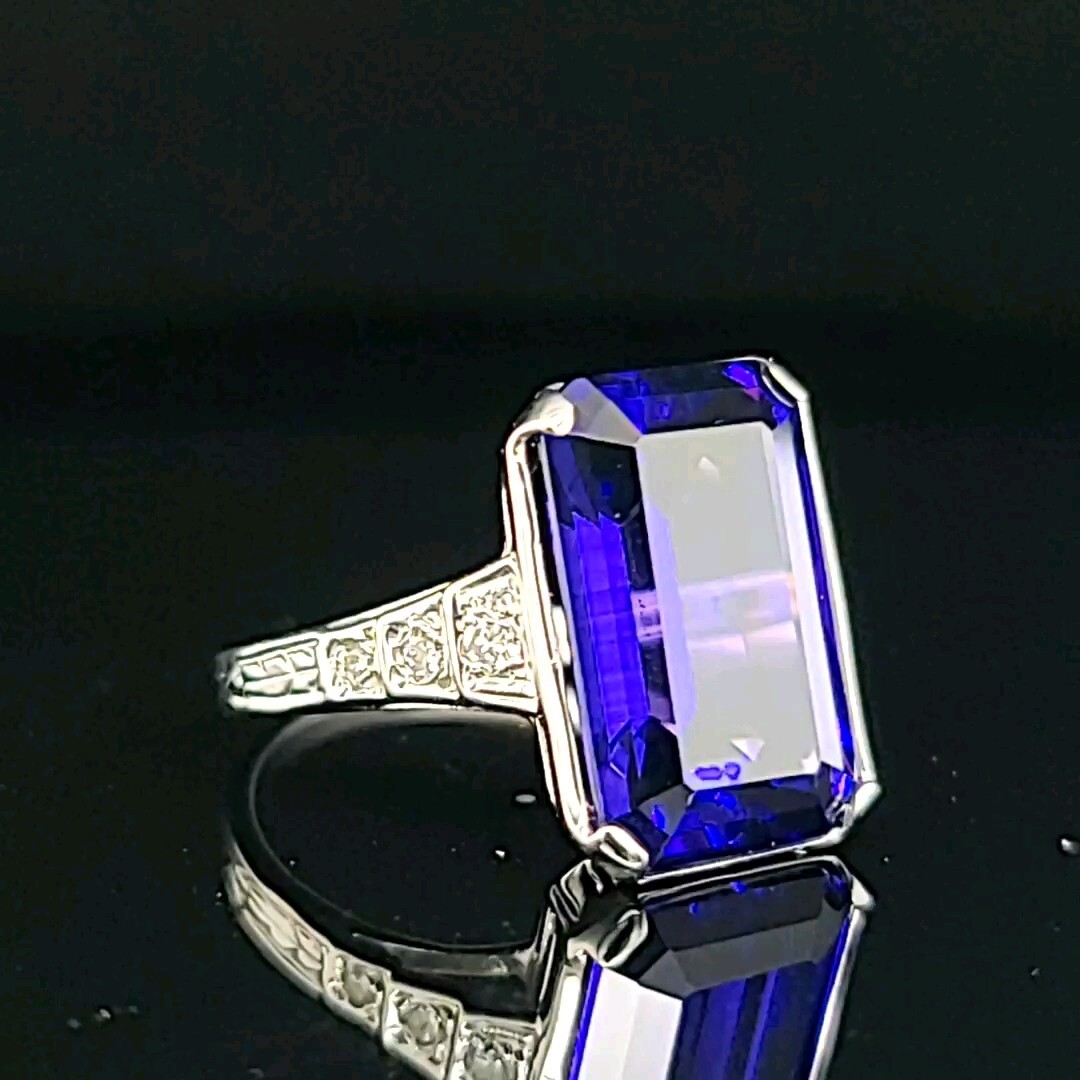 Vintage 14k White Gold Engagement Ring 8.02CT. Tanzanite Rectangular Cut