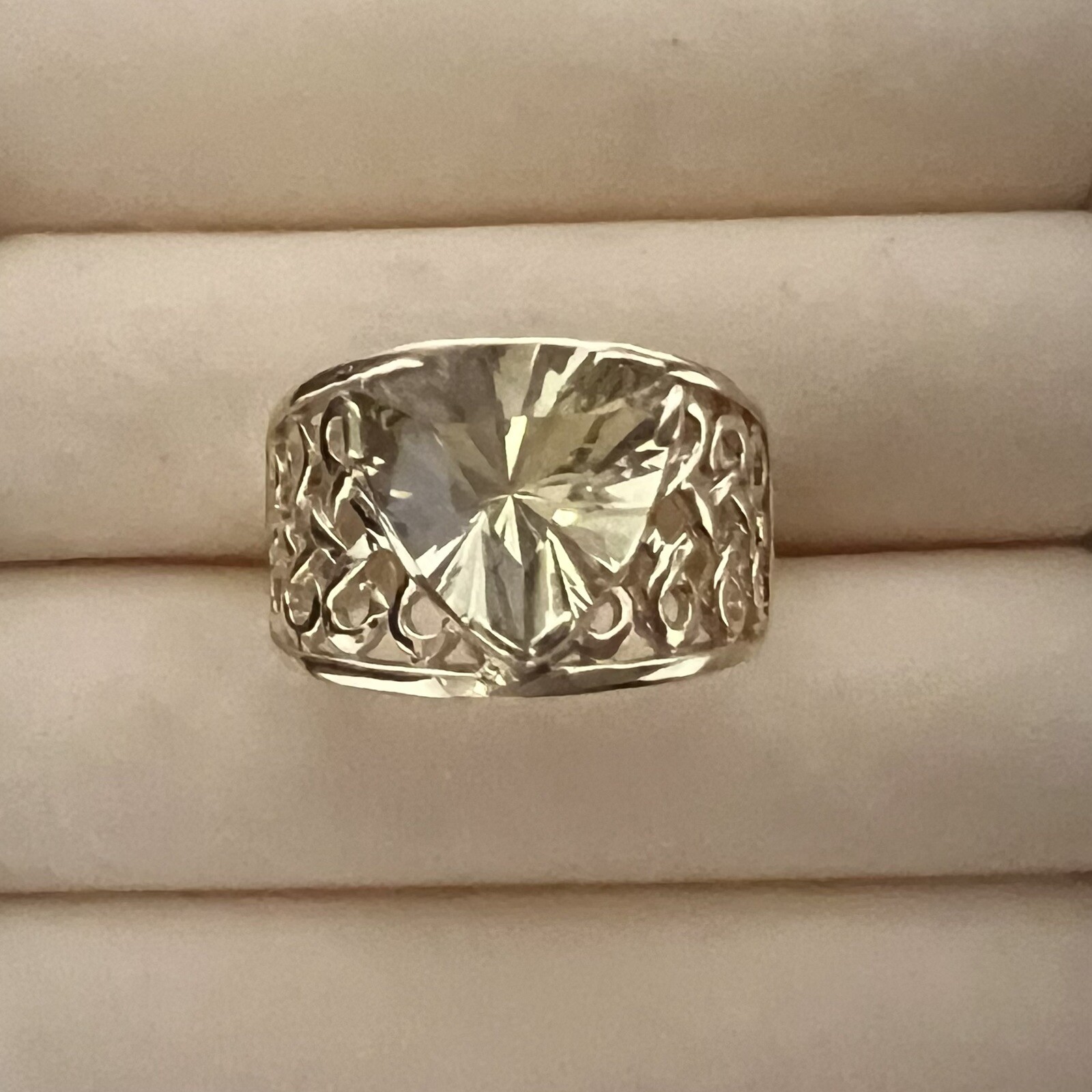 Vintage 14 Karat Yellow Gold Celtic Knot Natural Golden Beryl Ring Size 8.25