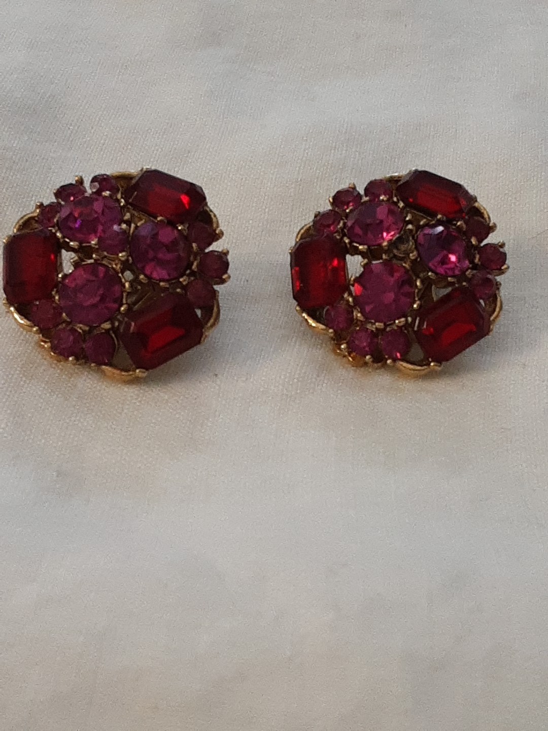 Vintage Pink/purple And Red Glass Rhinestone Pronged Clip On Earrings Goldtone