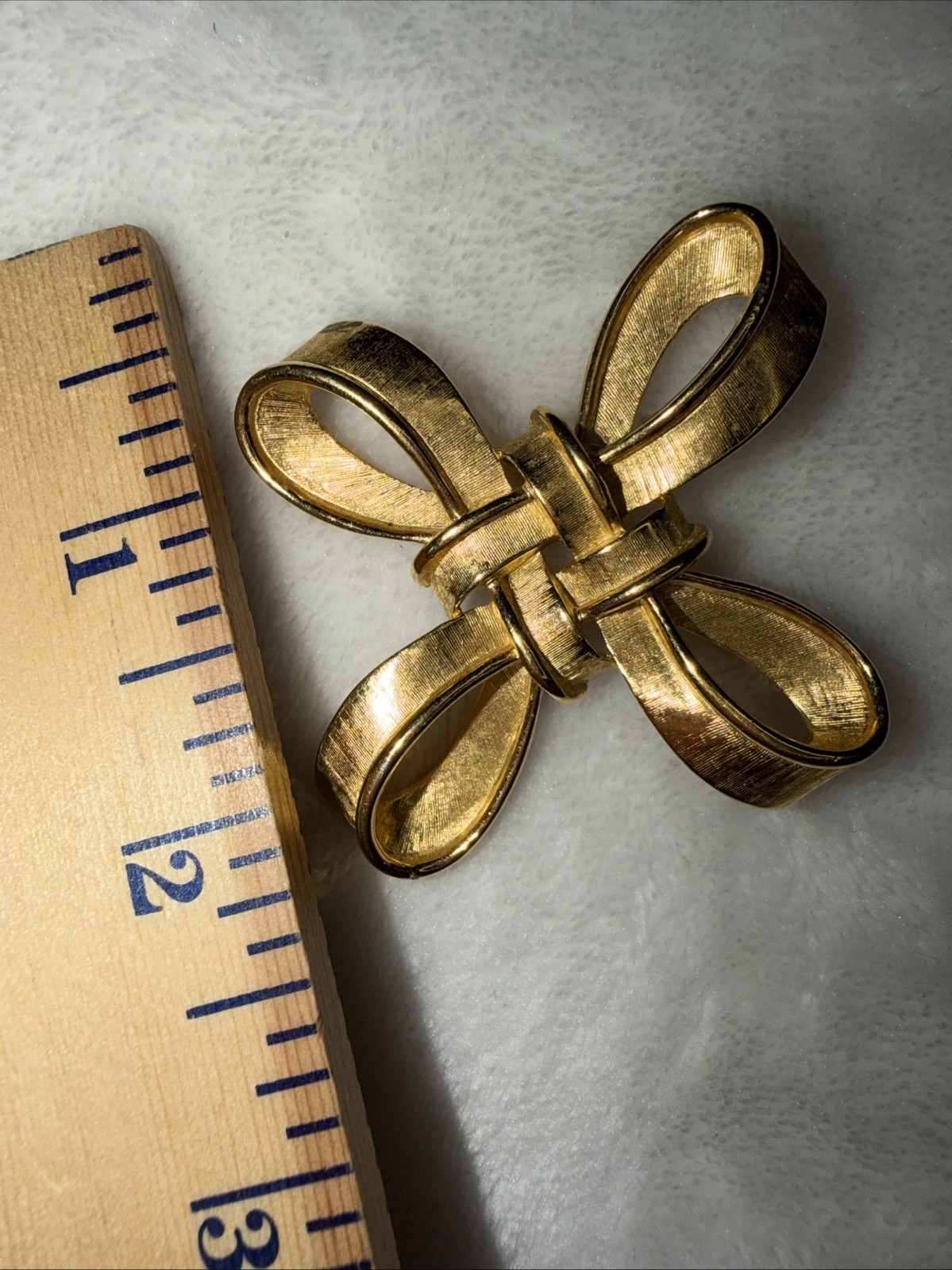 Vtg Trifari Gold Tone Brooch Ribbon Bow Twisted Textured Polished 80s Signed Pin