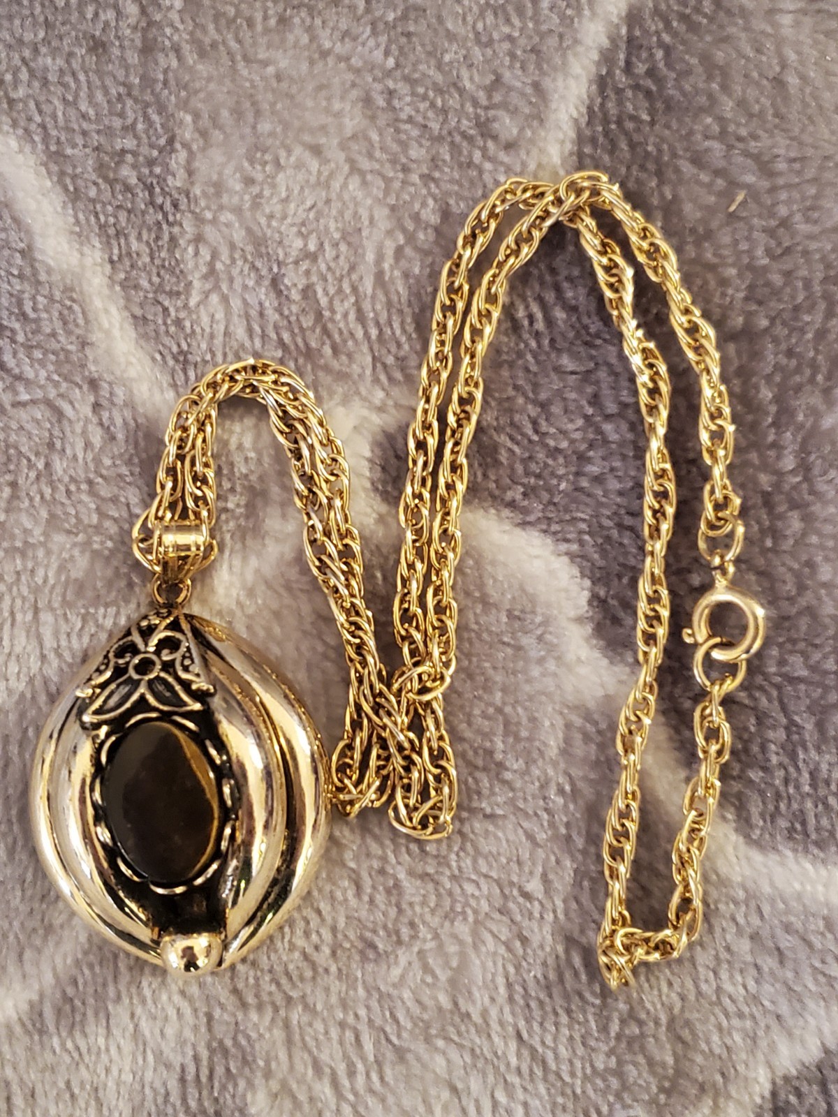 Vintage Glass Cabochon Gold Tone Pendant Necklace Wheat Chain