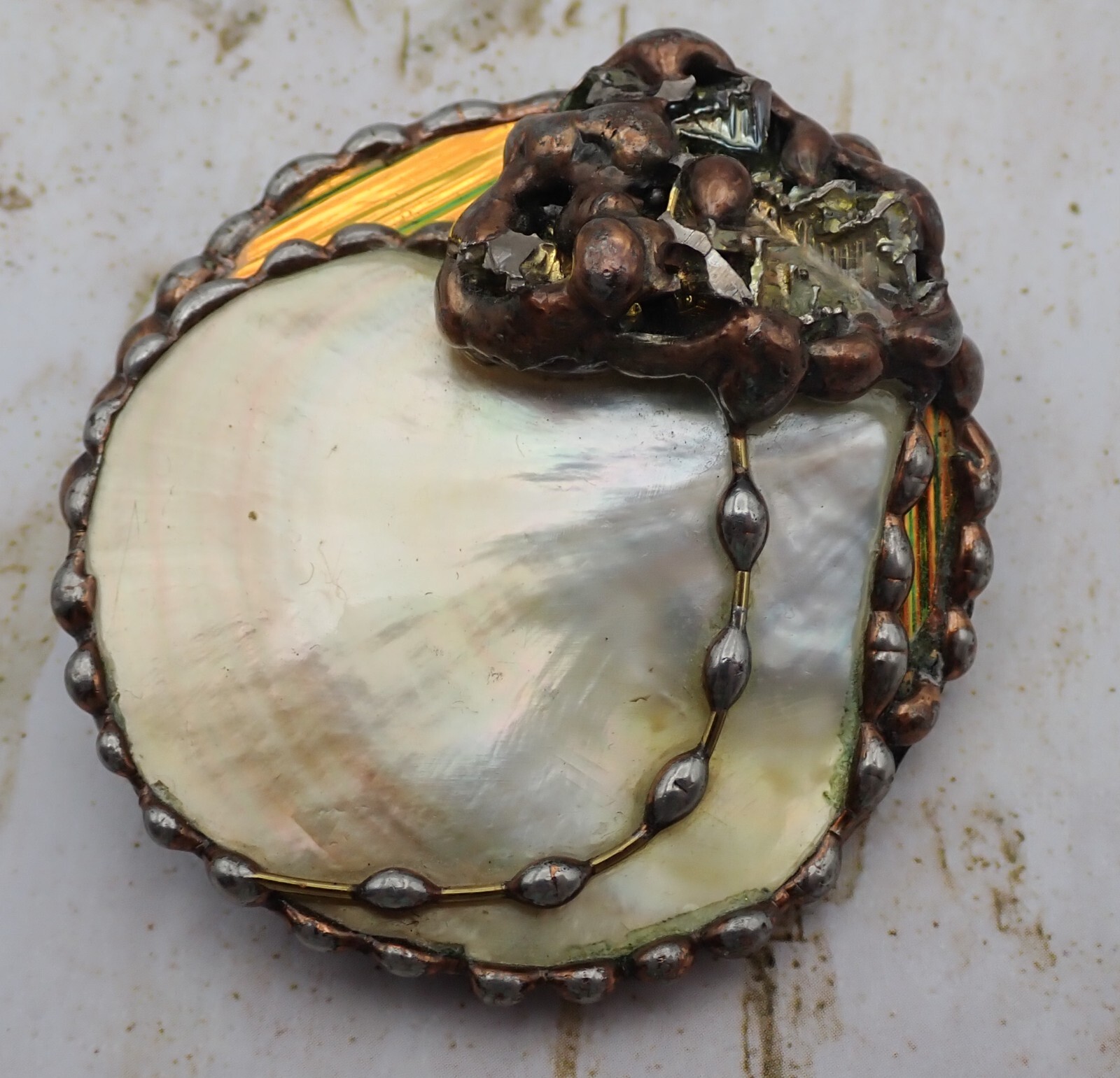 Vtg Brutalist Modern Shell Mixed Metal Layered Round Brooch Signed Travis 676