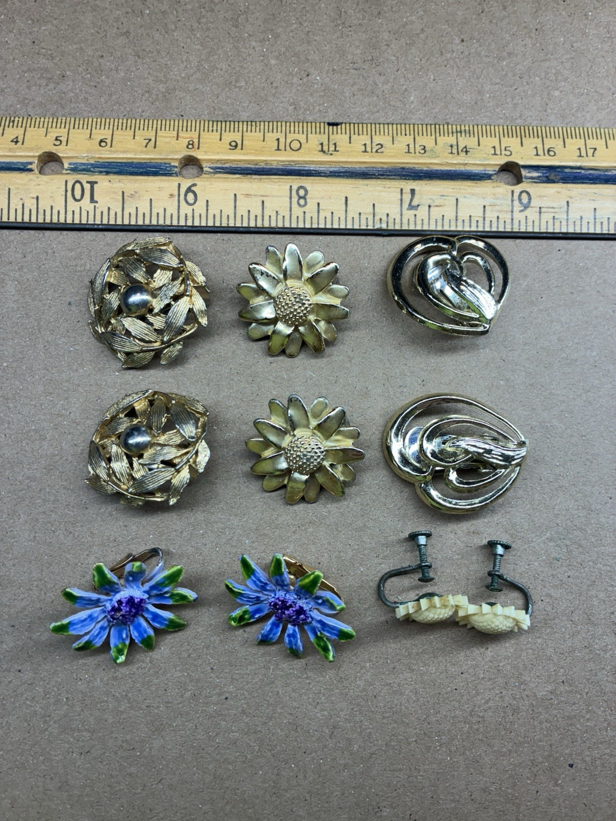 vintage flowers leaves 60’s – 80’s earrings lot brooch