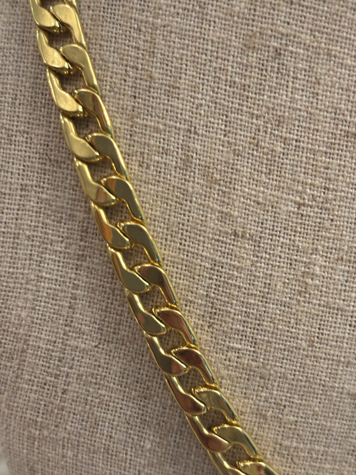 Vtg Gold Plate Curb Link Chunky Chain Necklace 20 1/2 Inch Lobster Claw Clasp