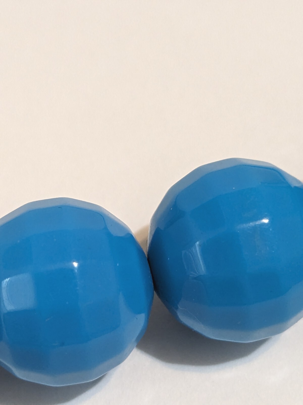 Blue Graduating Bead Faceted Acrylic Necklace. Retro Style. MCM Inspired. 28 In.