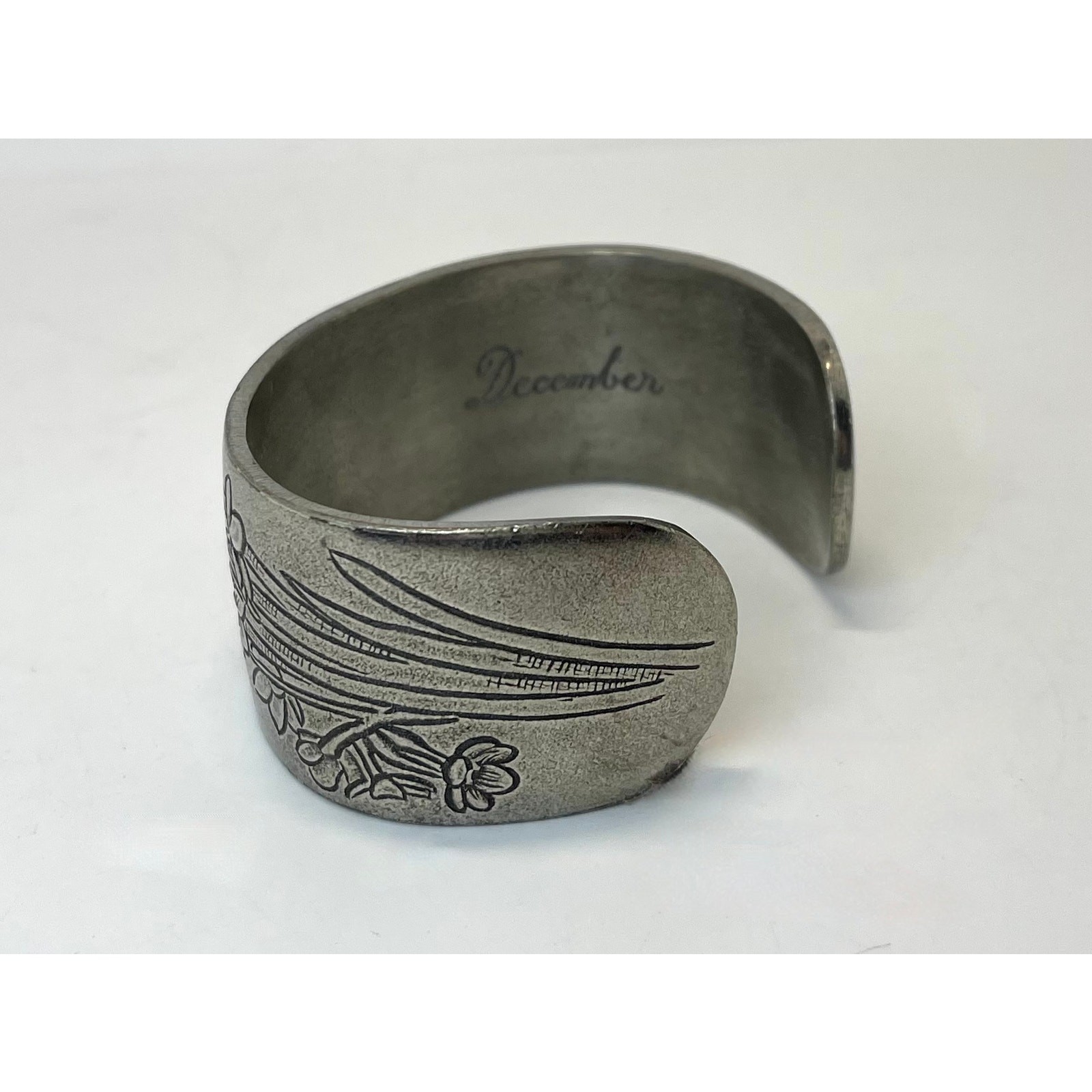 Salisbury Pewter Co. Cuff Bracelet Pewter Floral Flower DECEMBER Birthday