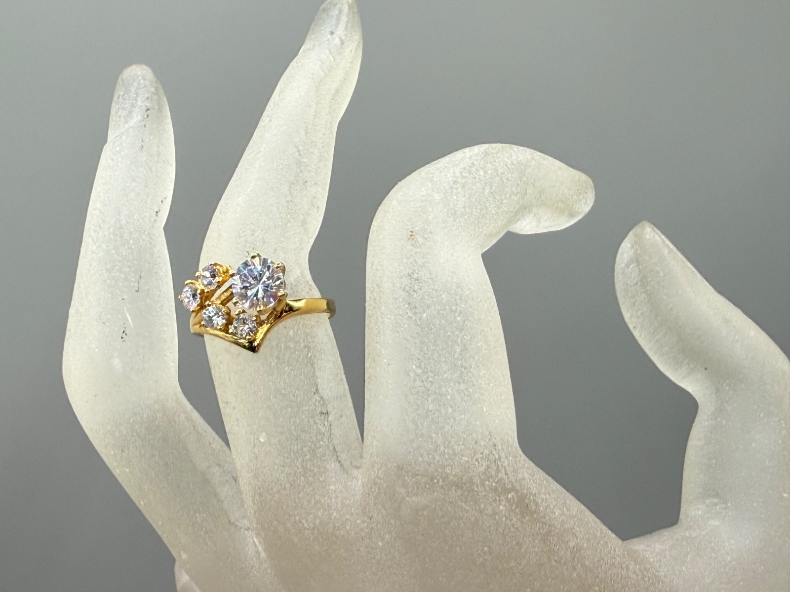 ESTATE VINTAGE 18K GOLD PLATED ROUND CUT CZ OR DIAMANTE CLUSTER RING SZ 7