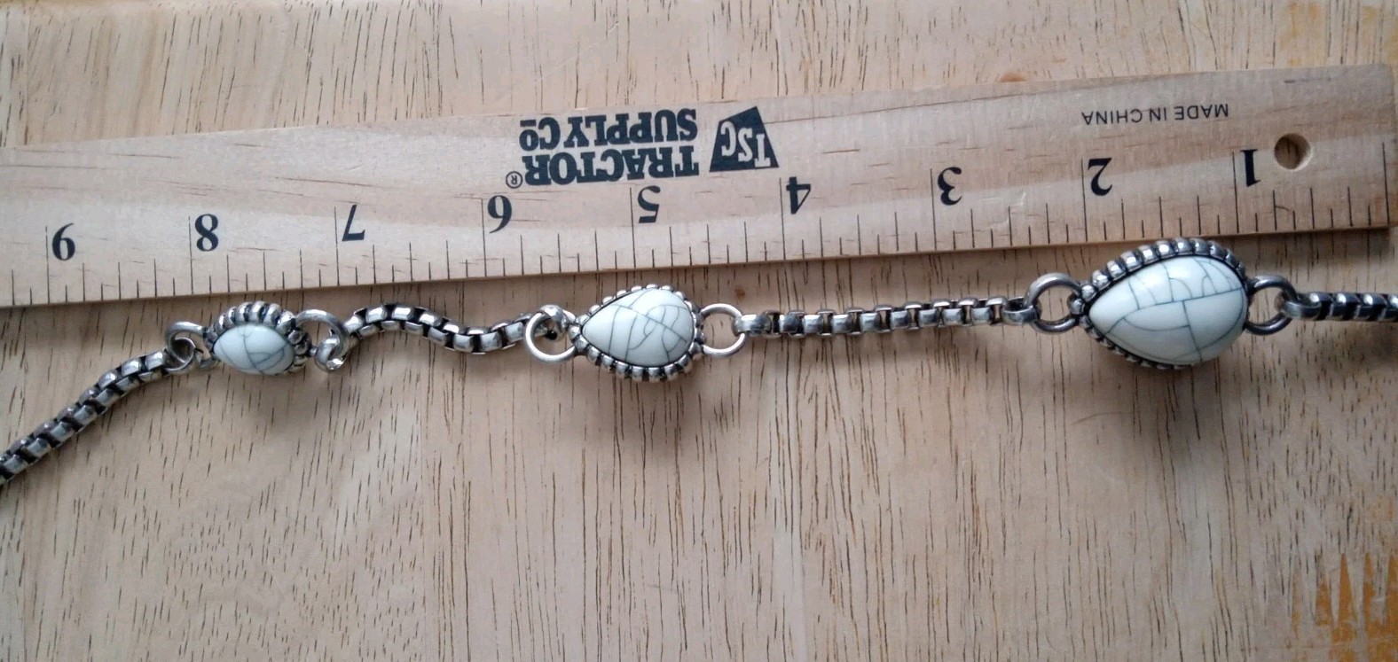 18″ Silver Tone Necklace with White Marbled Cracked Teardrop Design