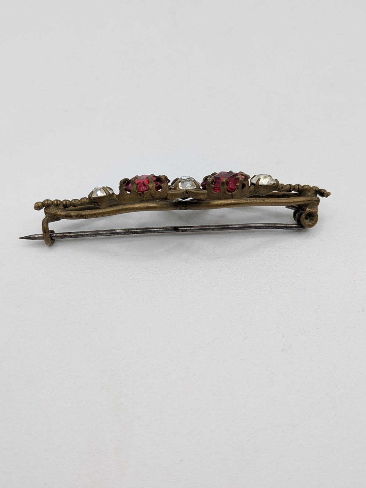 Antique Vintacge Art Deco GOLD RED Clear Rhinestone SMALL Bar BROOCH PIN C Clasp