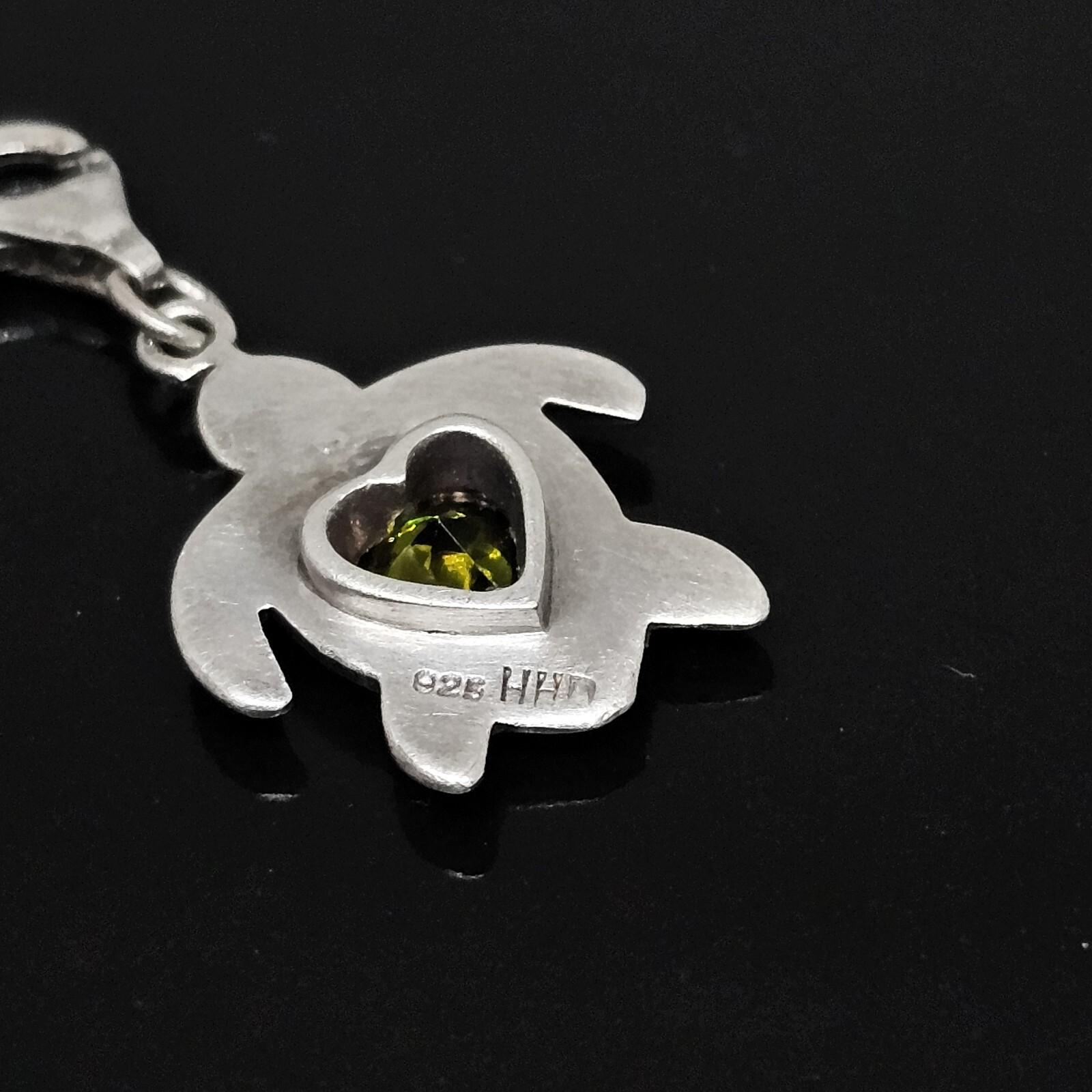 925 Sterling Silver – Peridot Gem Stone Heart Turtle Charm Pendant