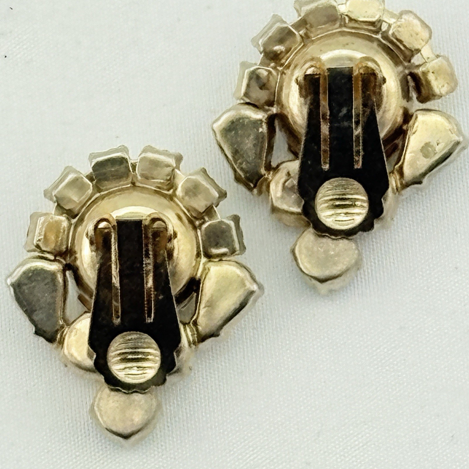 Vintage Aurora Borealis Milk White Gripoix Glass Rhinestone Gold Clip Earring 2″