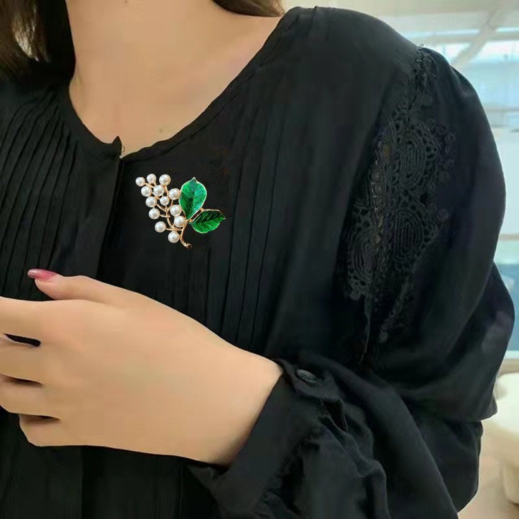 Enamel Faux Pearl Flower Pin Brooch Vintage Style Green Leaves Plant Brooch