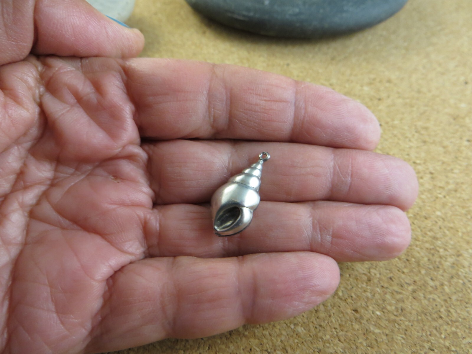Vintage 3D Puffy Conch Sea Shell Snail Silvertone 1″ Charm Pendant #826 C