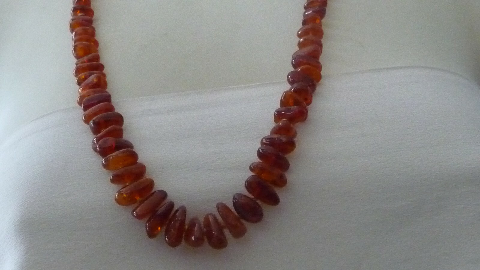 #53X vtg COSTUME NECKLACE 13″ L NO CLASP GRADUATED HAND KNOTTED CHUNKS OF AMBER