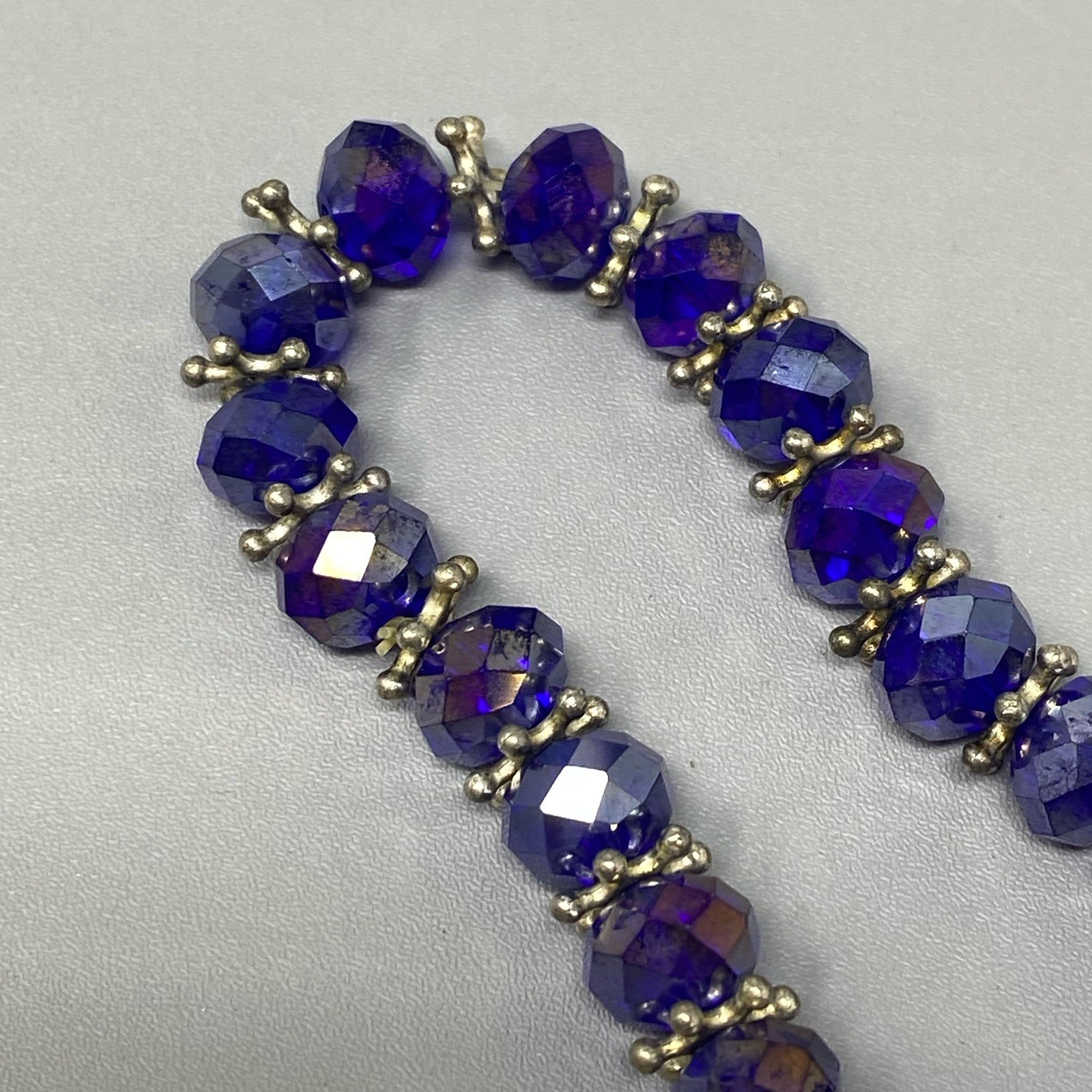 Purple Glass Beaded Bracelet Stretch Iridescent Surface Coated Faceted 6.75″