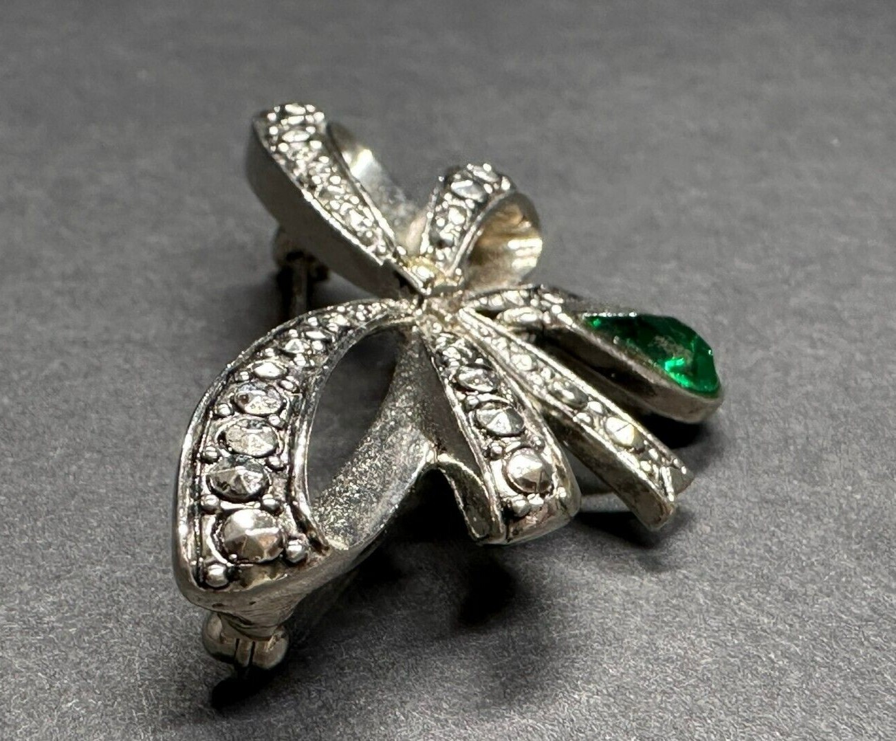 Avon Vintage Bow Brooch May Emerald-Green Birthstone Faux Marcasite Rhinestone