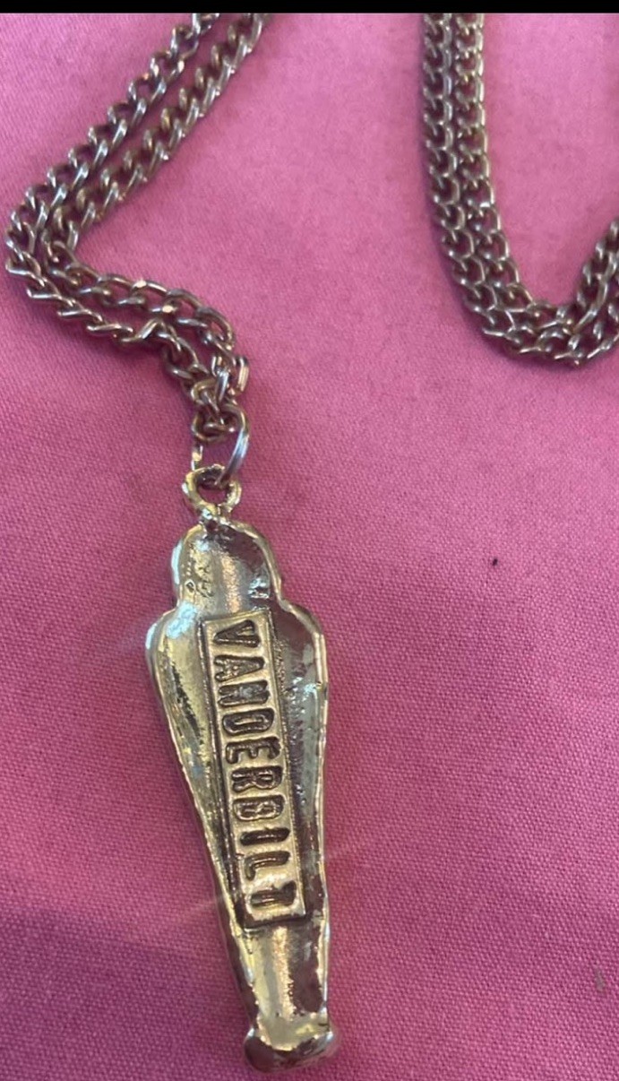 Vintage Vanderbilt museum pharaoh mummy necklace is 19 3/4 in with 2in pendant