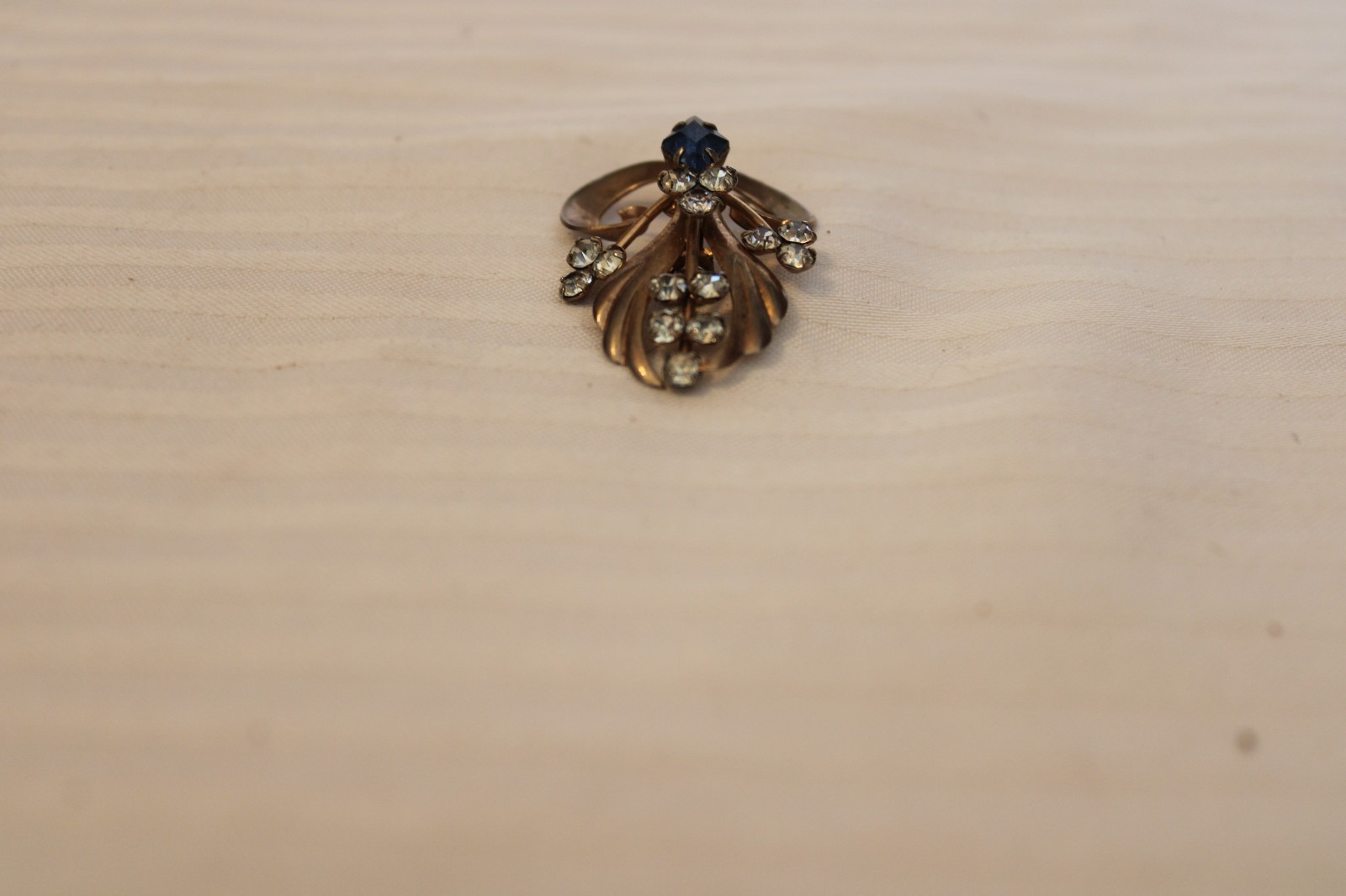 Vintage Blue and Clear Faux Stone Round Interwoven Gold tone Design Brooch