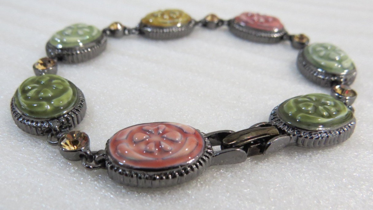 liz claiborne LC Signed Bracelet. Multi Color Pastel 8” Long