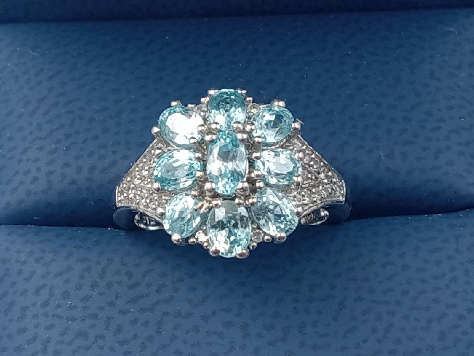 Fabulous Sterling Silver Ring w. 9 Blue Topaz & Clear Accent Stones: Size 6