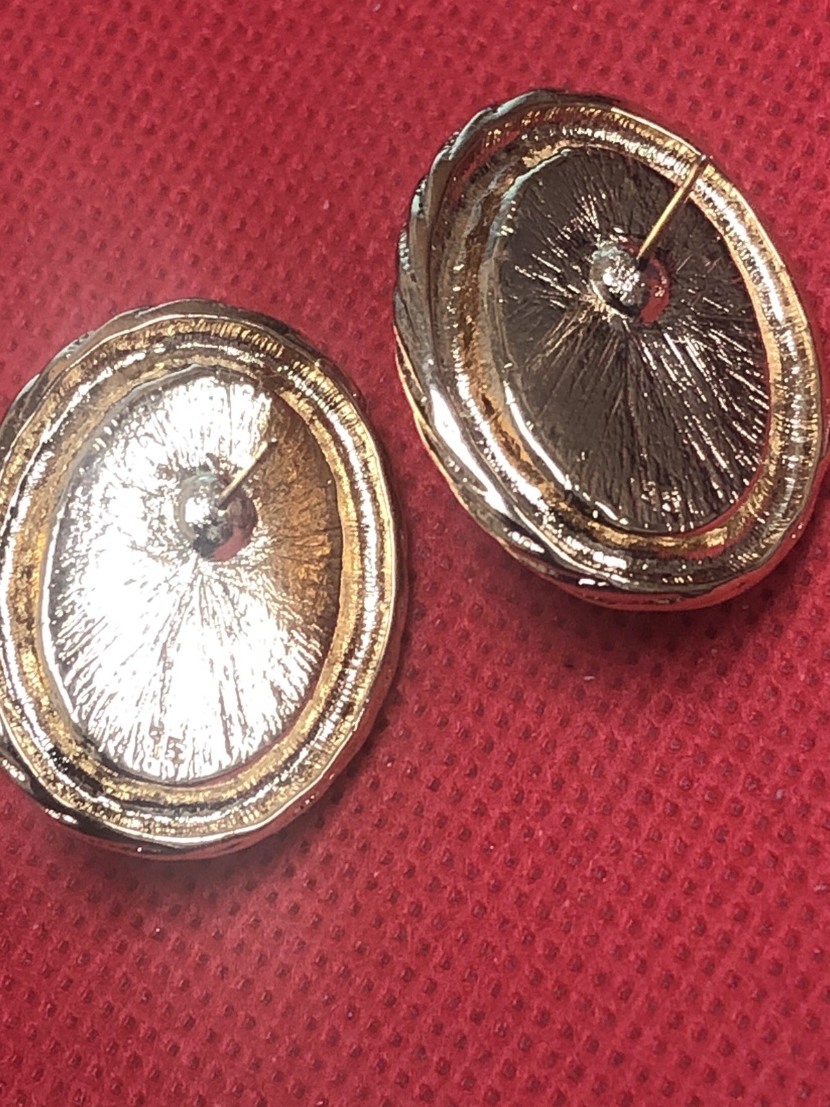 VINTAGE NOS TRIFARI UNSIGNED FAUX MABE OVA PEARLS GOLD TONE STUD EARRINGS