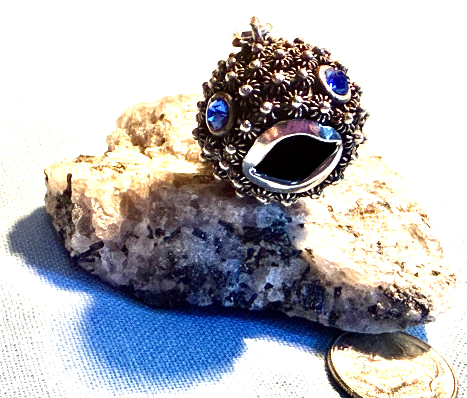 VTG MEXICO CUERA. R.D. EAGLE 17 CANNETILLE FLOWER OPEN MOUTH PUFFER FISH PENDANT
