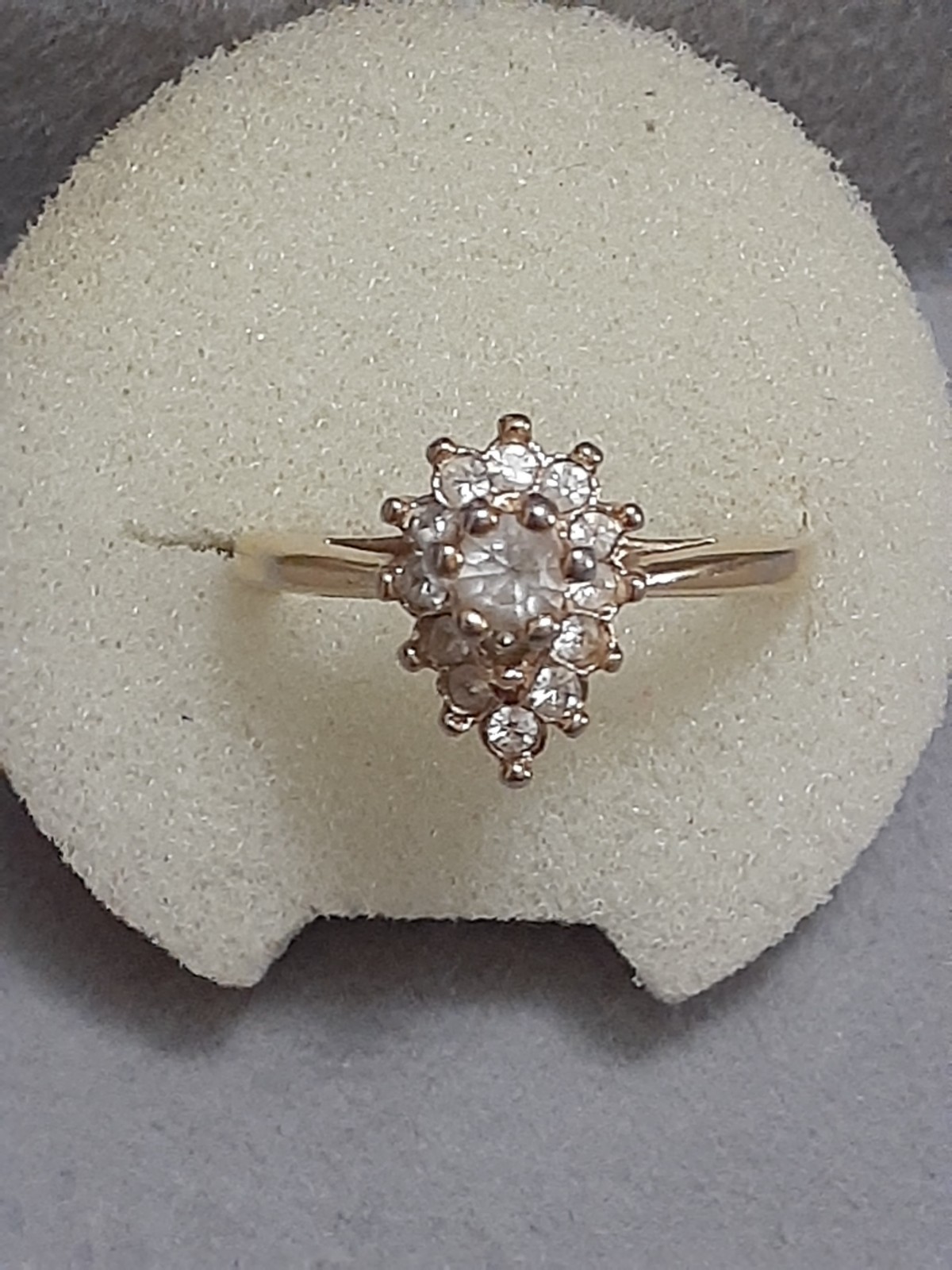 18K HGE prong set clear stone cluster ring, rosette, teardrop shape. Size 6