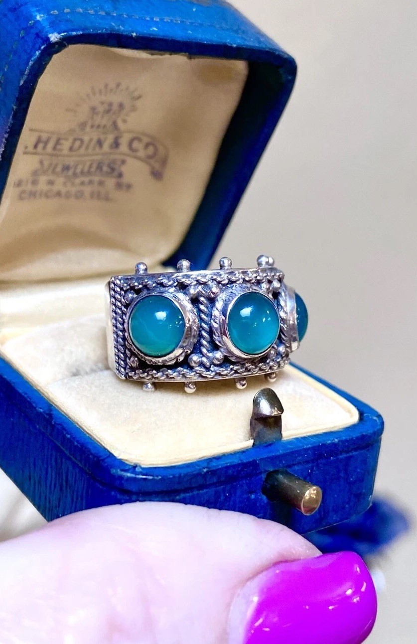 BEAUTIFUL Vintage Italian .800 Silver Green Chalcedony Ornate 3-Stone Band Ring