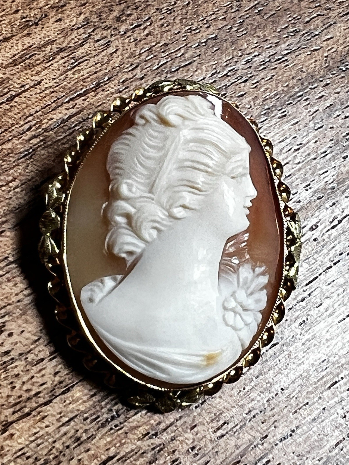 LOVELY ANTIQUE 10K YELLOW GOLD CAMEO SHELL BROOCH PENDANT 5.3g