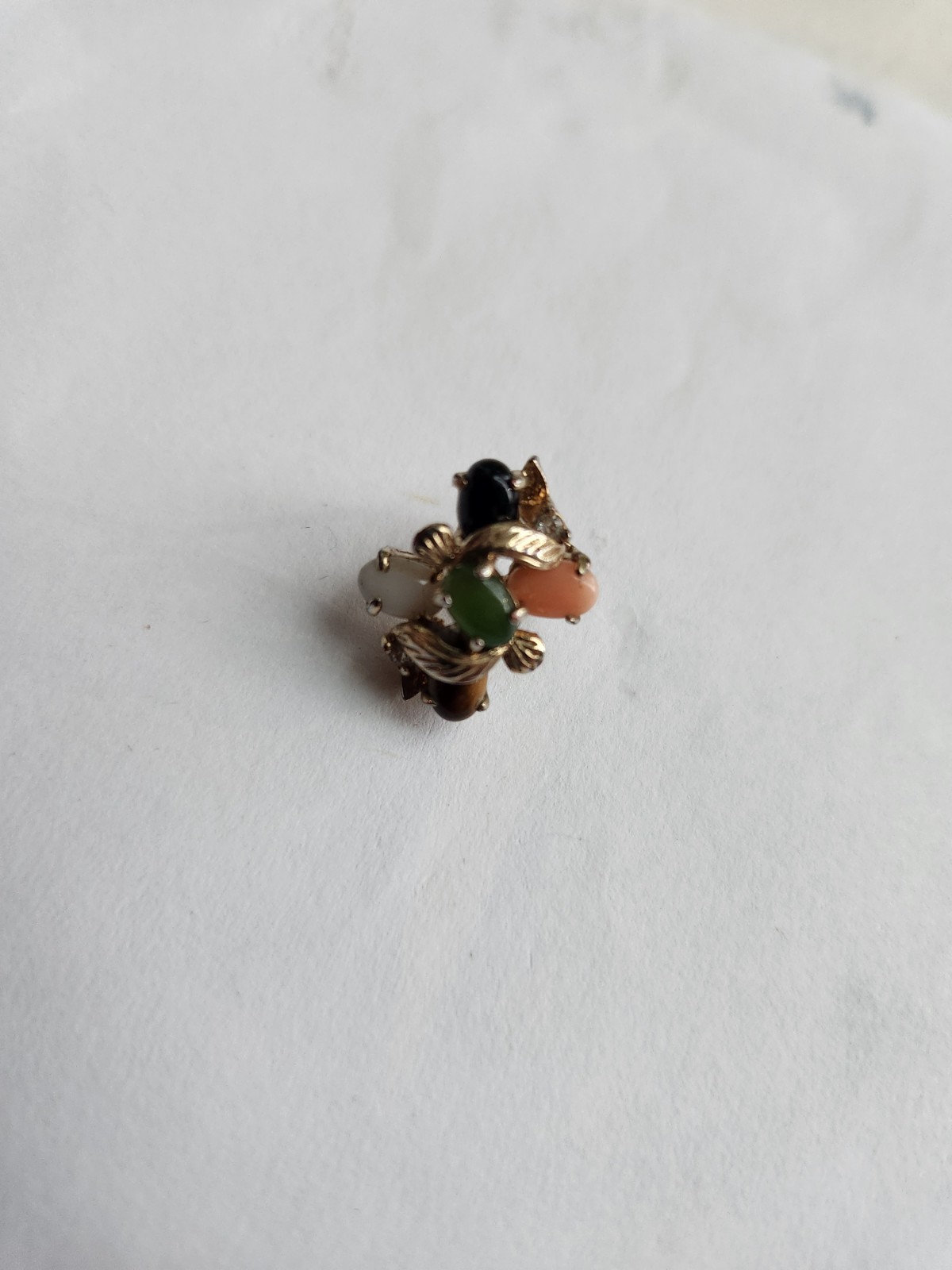 VINTAGE CORAL OPAL JADE ONYX TIGERS EYE NECKLACE PENDANT & ONE EARRING