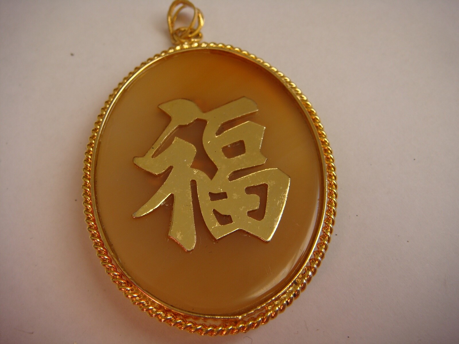 VINTAGE GOLD TONE OVAL CHINESE SYMBOL PENDANT BIRD BAMBOO FAUX OPAL EMERALD RUBY
