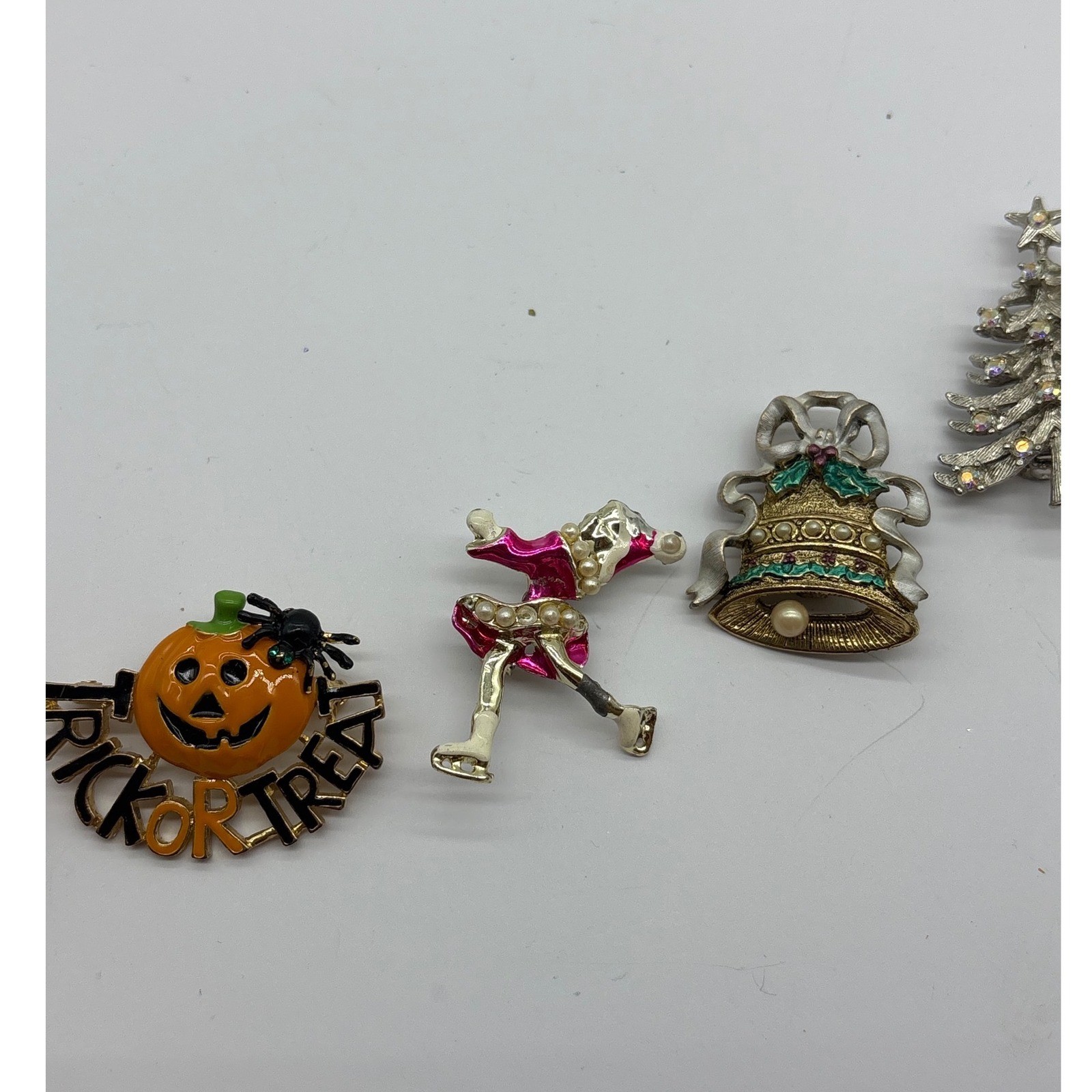 Vintage Holiday Brooch Lot 5pc Christmas Tree Pumpkin Bell Skater Gift Box J43