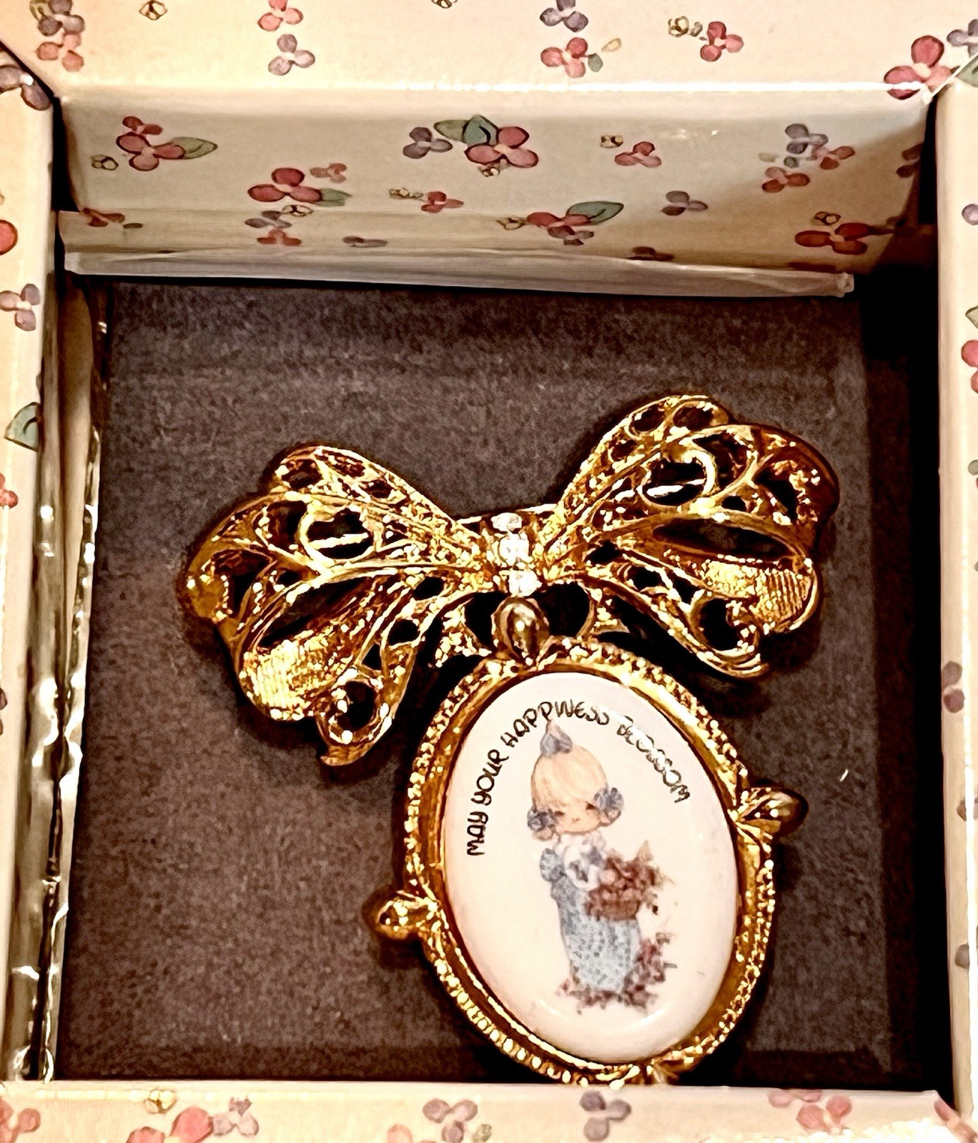 1999 PRECIOUS MOMENTS NECKLACE BROOCH Pin NOS By Avon “May Your Happiness Bloom”