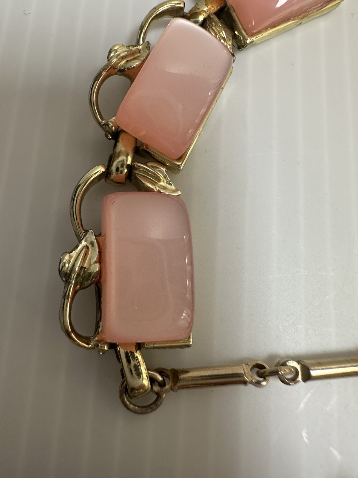 VTG 1950 SIGN CORO SET NECKLACE 17”BRACELET 7’ GOLD TONE THERMOSET PINK MOONGLOW