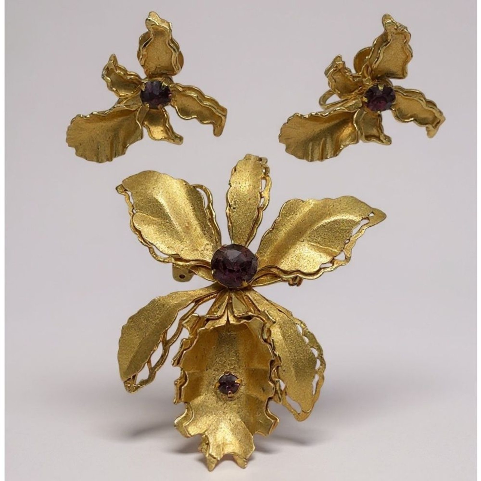 Vintage Bugbee & Niles Gold Tone Purple Rhinestone Orchid Brooch & Earring Set