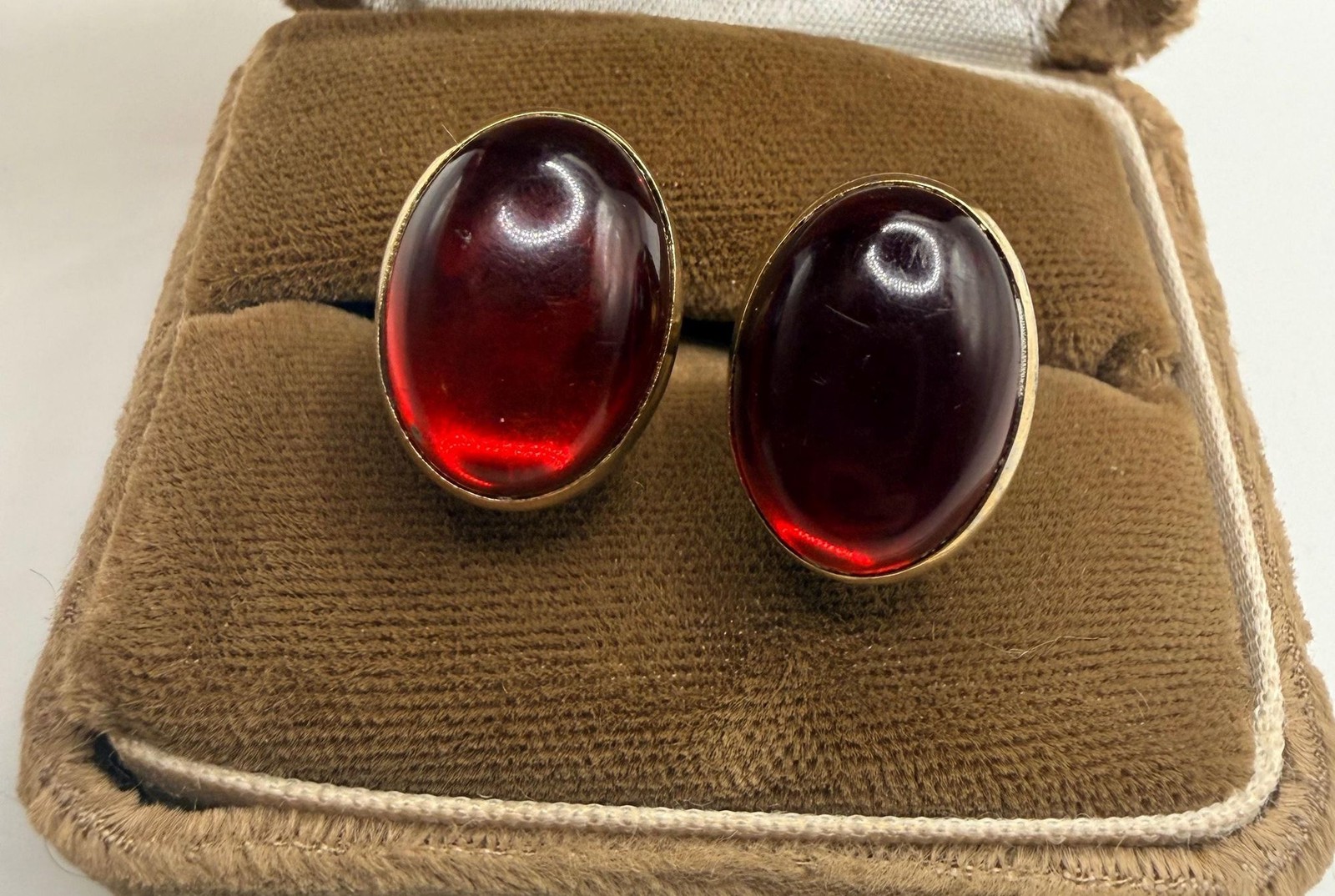 Vintage Hadley red oval jelly cabochon and gold tone cuff links
