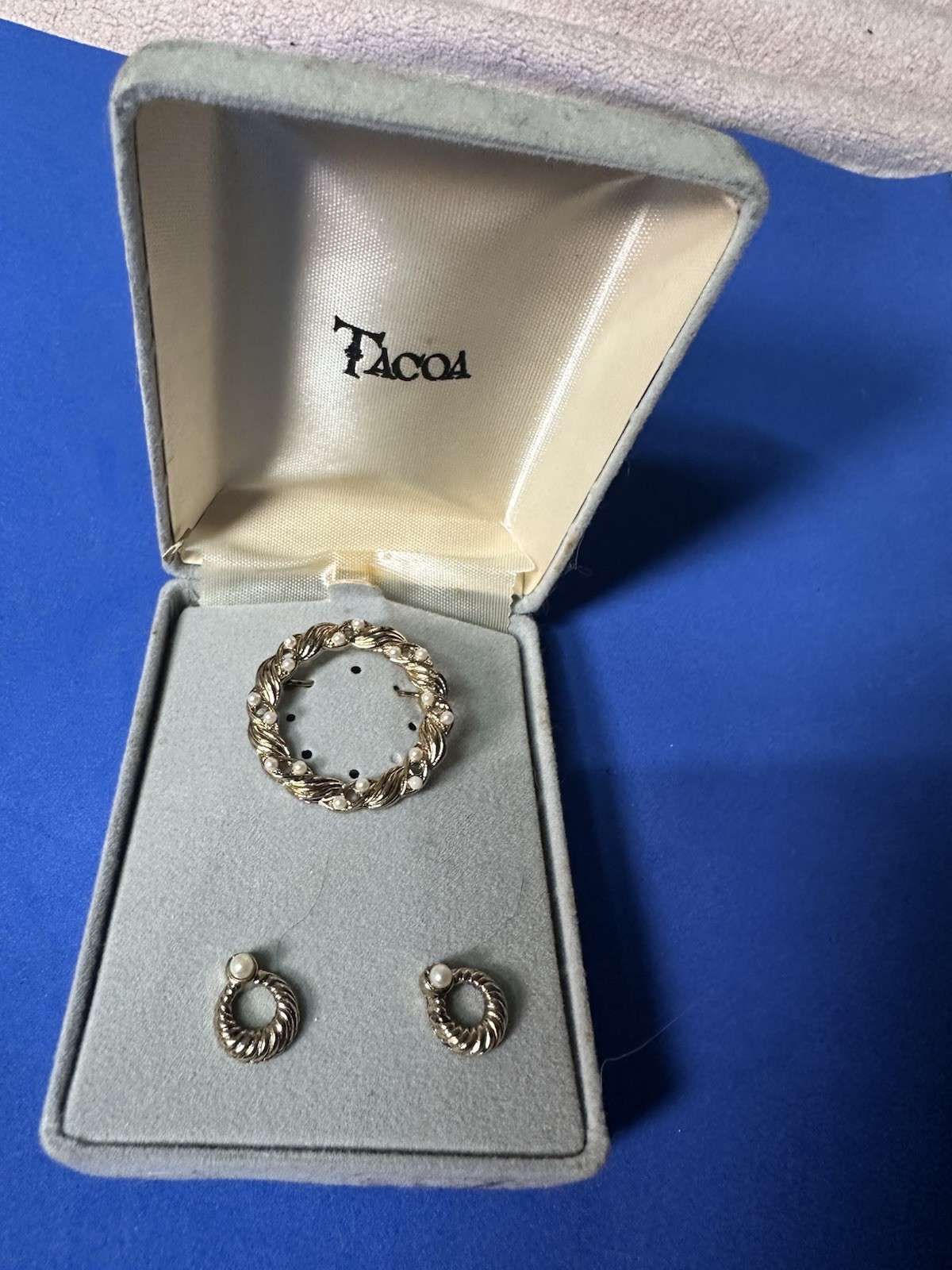 NIB Vintage Tacoa Pearl Filigree Brooch/Pin & Earrings Jewelry Set