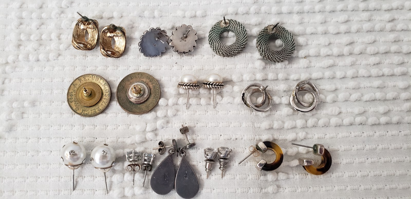 LOT OF VINTAGE 1950s-1980s COSTUME JEWELRY 11 PAIR OF EARRINGS