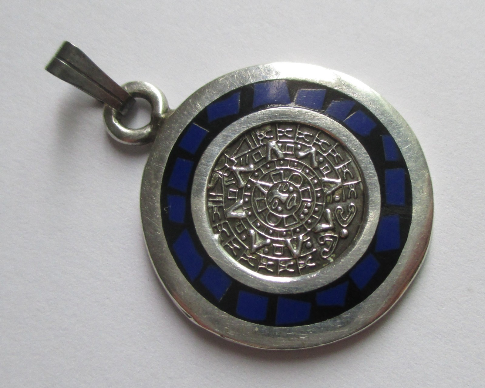 VINTAGE STERLING SILVER ENAMEL INLAY MEXICO AZTEC MAYAN CALENDAR PENDANT CHARM