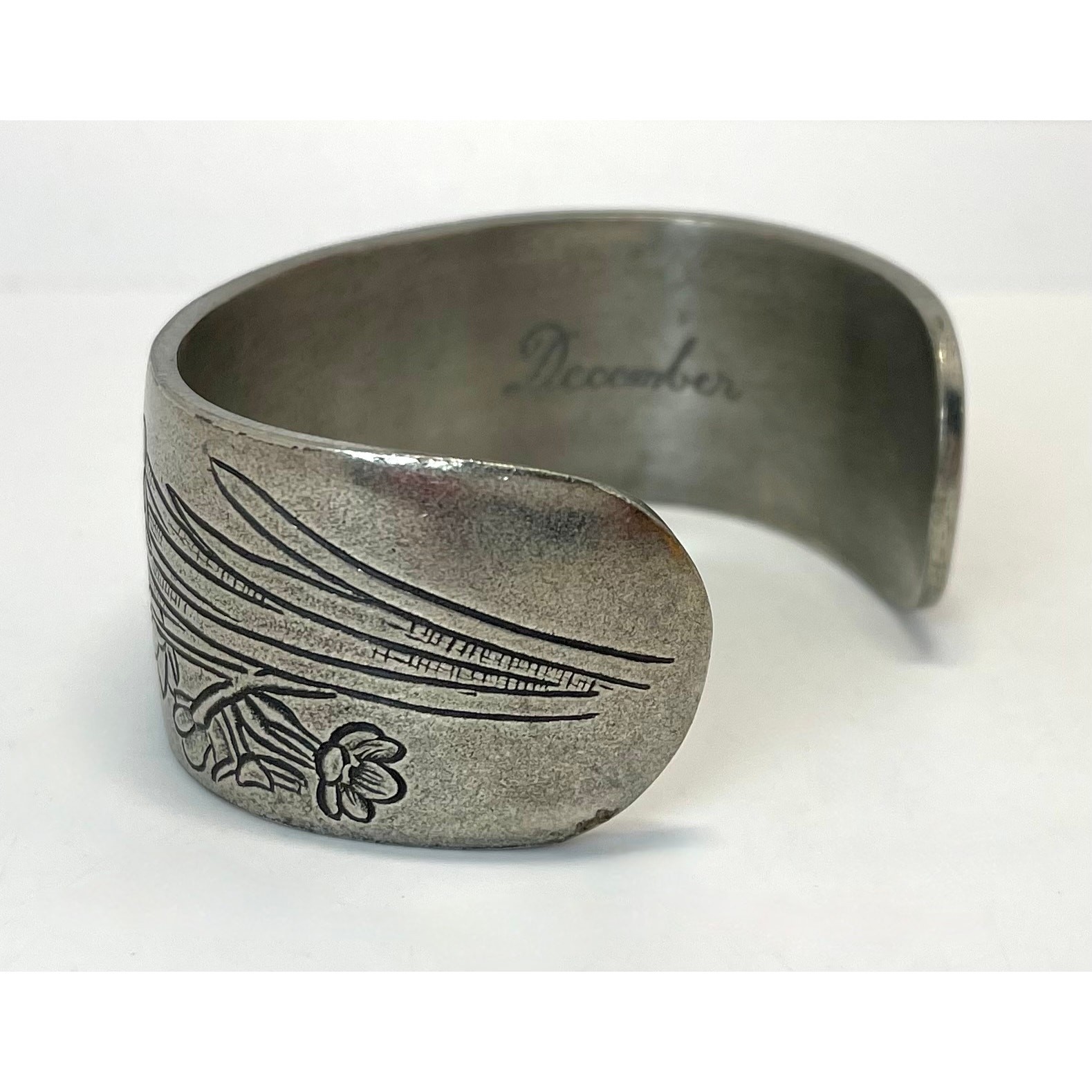 Salisbury Pewter Co. Cuff Bracelet Pewter Floral Flower DECEMBER Birthday