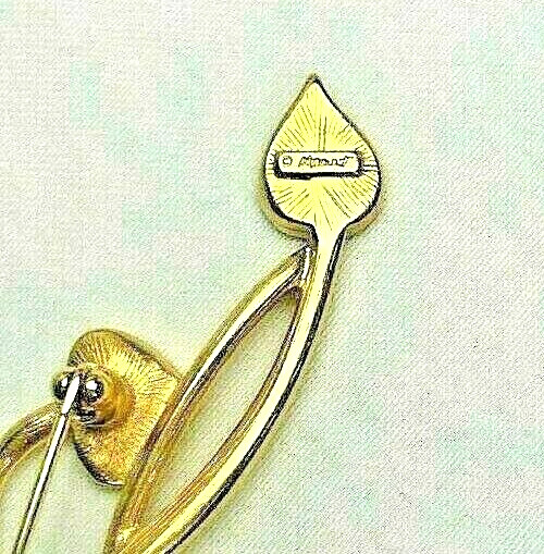 Monet Pin Brooch Gold Tone with Leaves and Graceful Lines Vintage