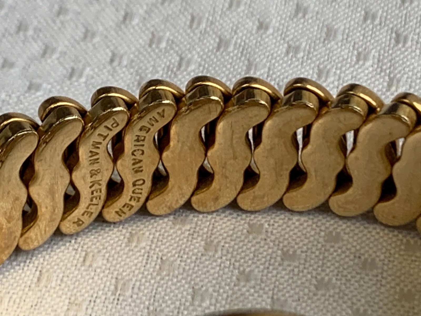 Vtg American Queen Sweetheart Bracelet 5-8.5″ Stretch Band Pitman & Keeler