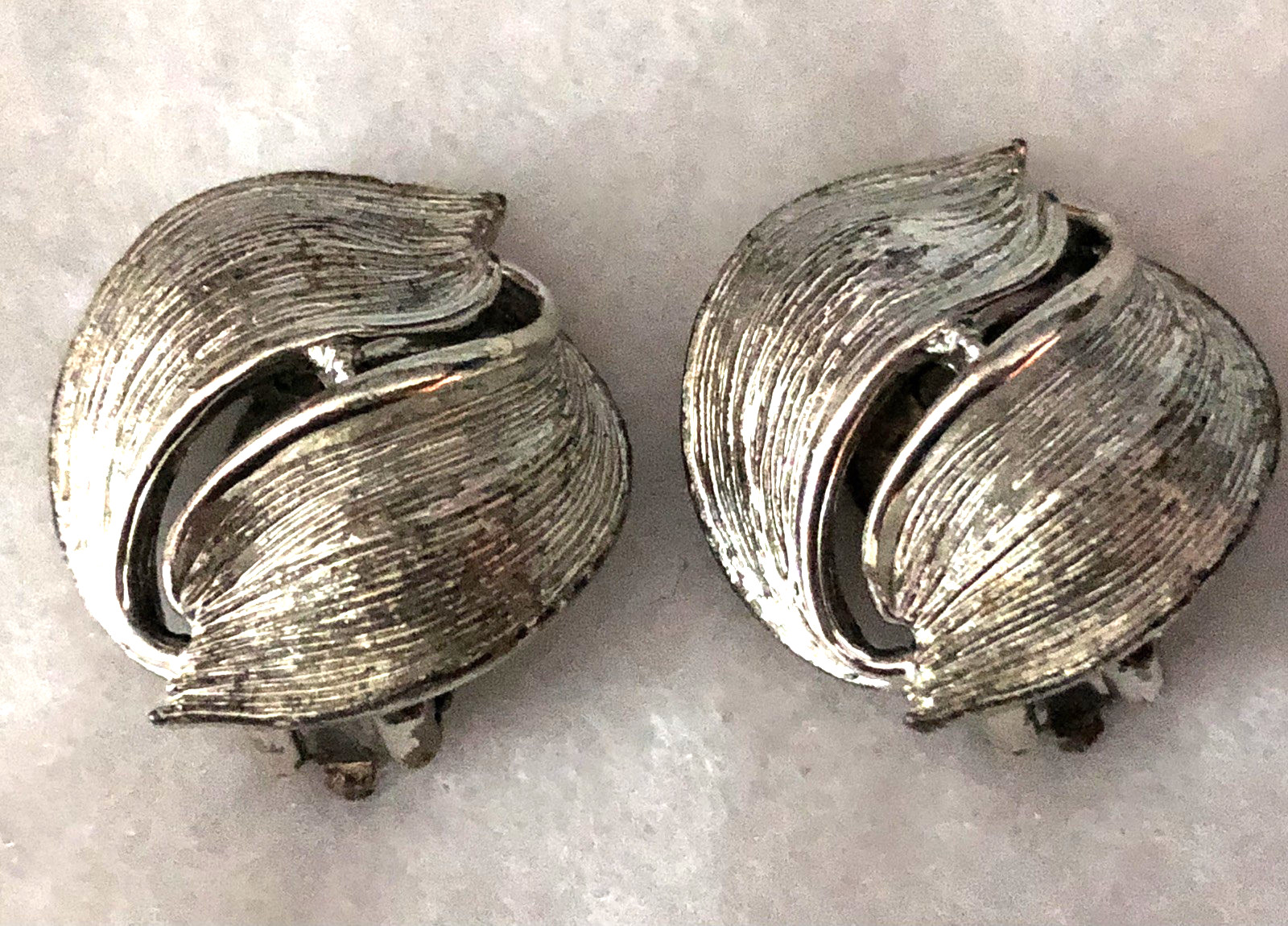 LOT OF 13 PAIRS VTG. SIGNED EARRINGS CAROLEE MONET DODD TRIFARI AND MORE