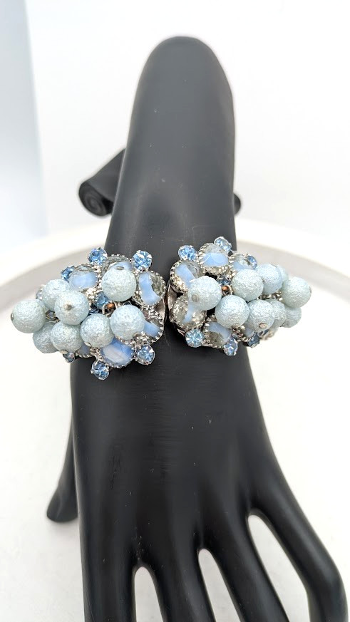 Vintage D & E JULIANA Clamper Bracelet VERIFIED Blue Givre Rhinestone Beaded