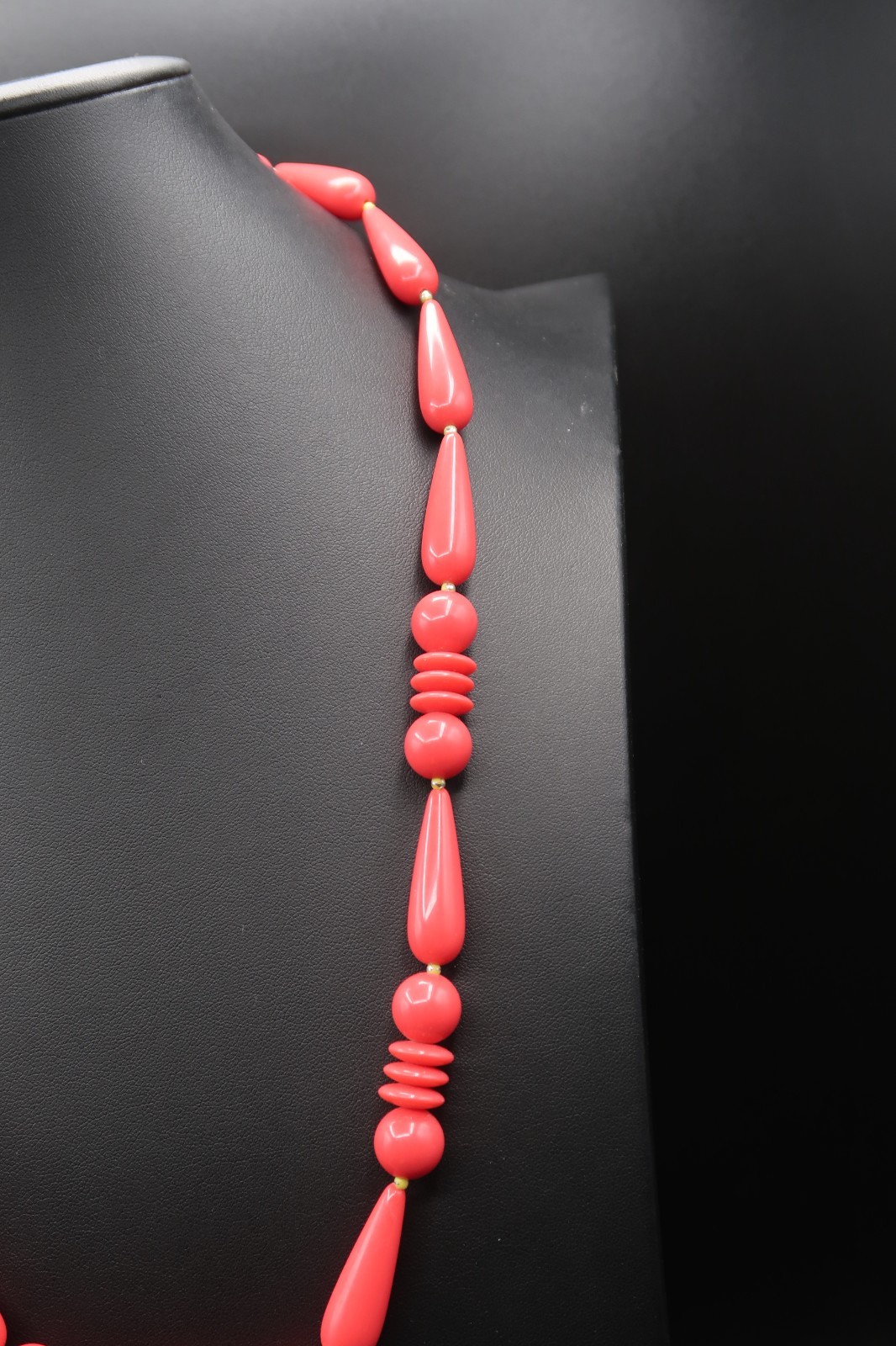 Vtg MCM Pink Lucite Beaded Statement Necklace Unique Mid-Length 24″