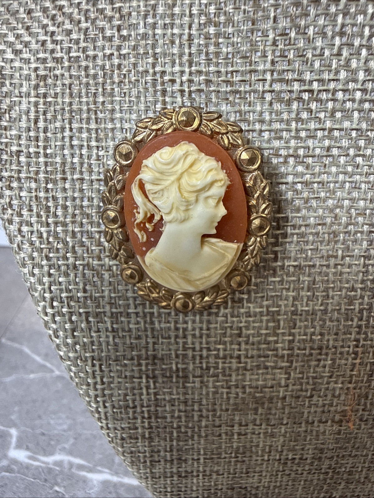 Orange Off White Resin Lady Cameo Gold Tone Metal Metal Brooch Vintage